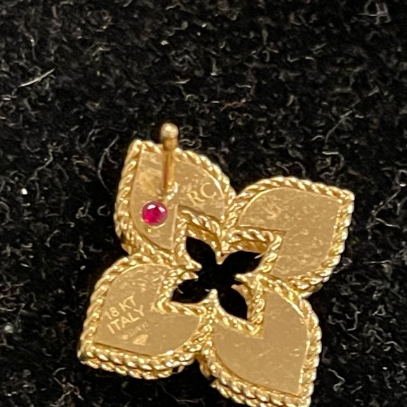 Roberto Coin 18K Yellow Gold Venetian Princess Diamond Stud Earrings Like New - Picture 5 of 8